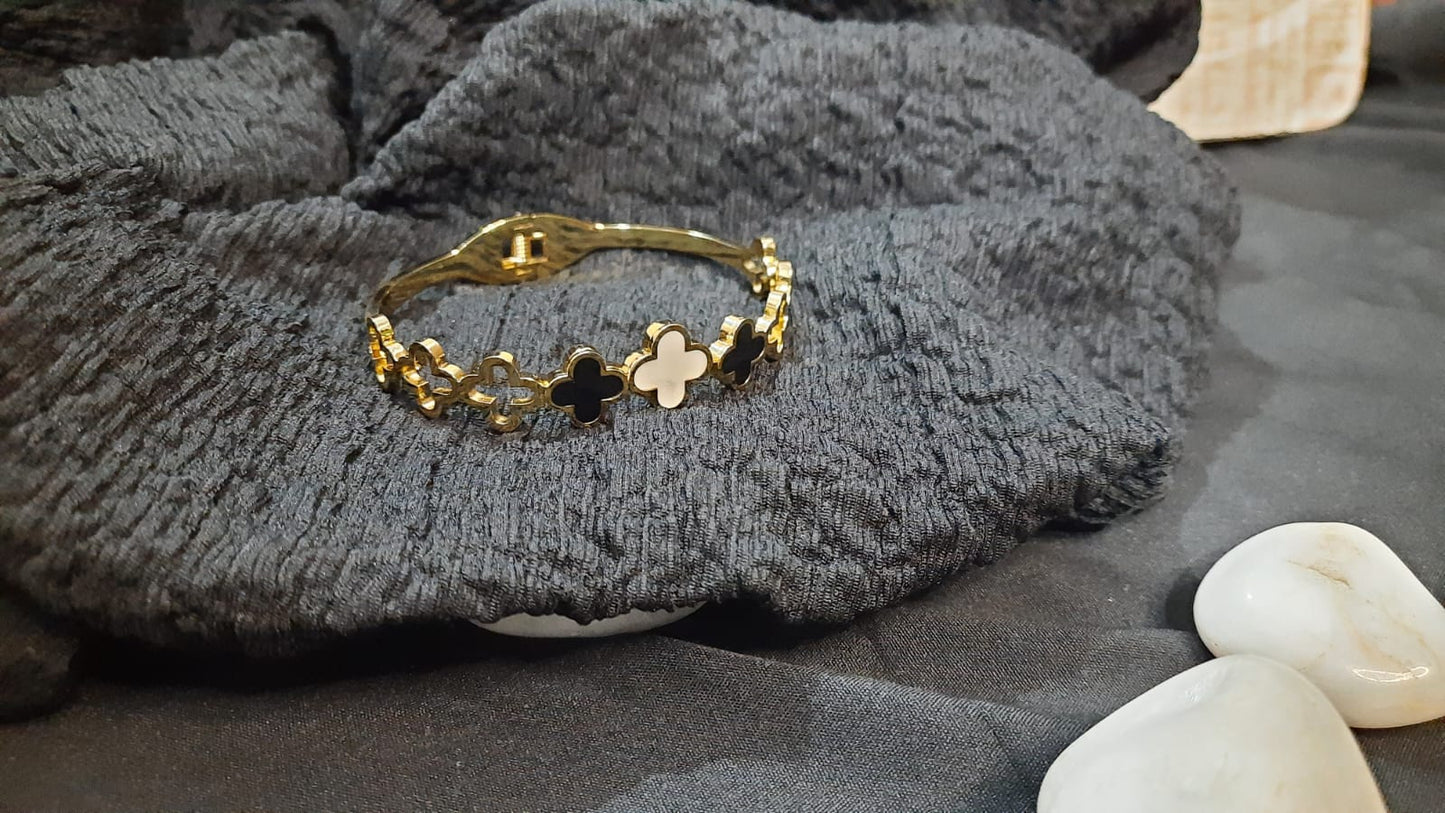 Clover Bloom Bracelet