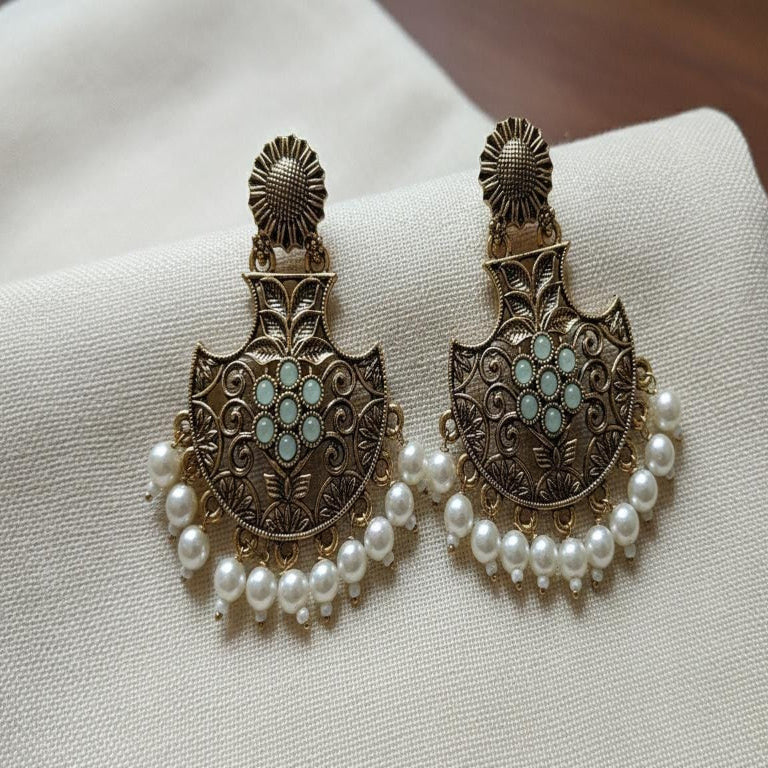 Royal pearl earrings