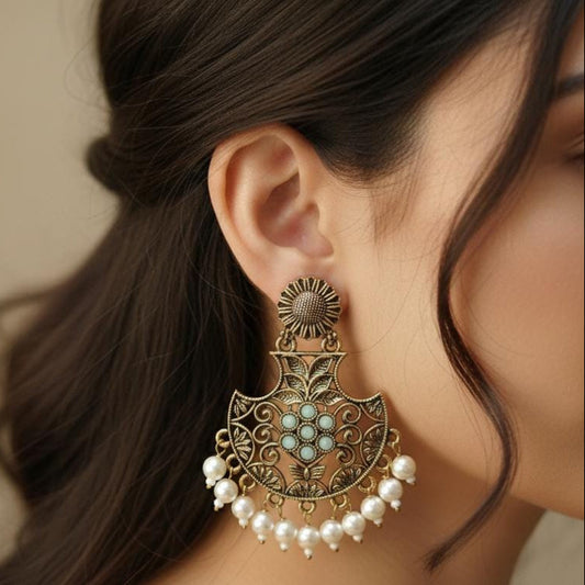 Royal pearl earrings